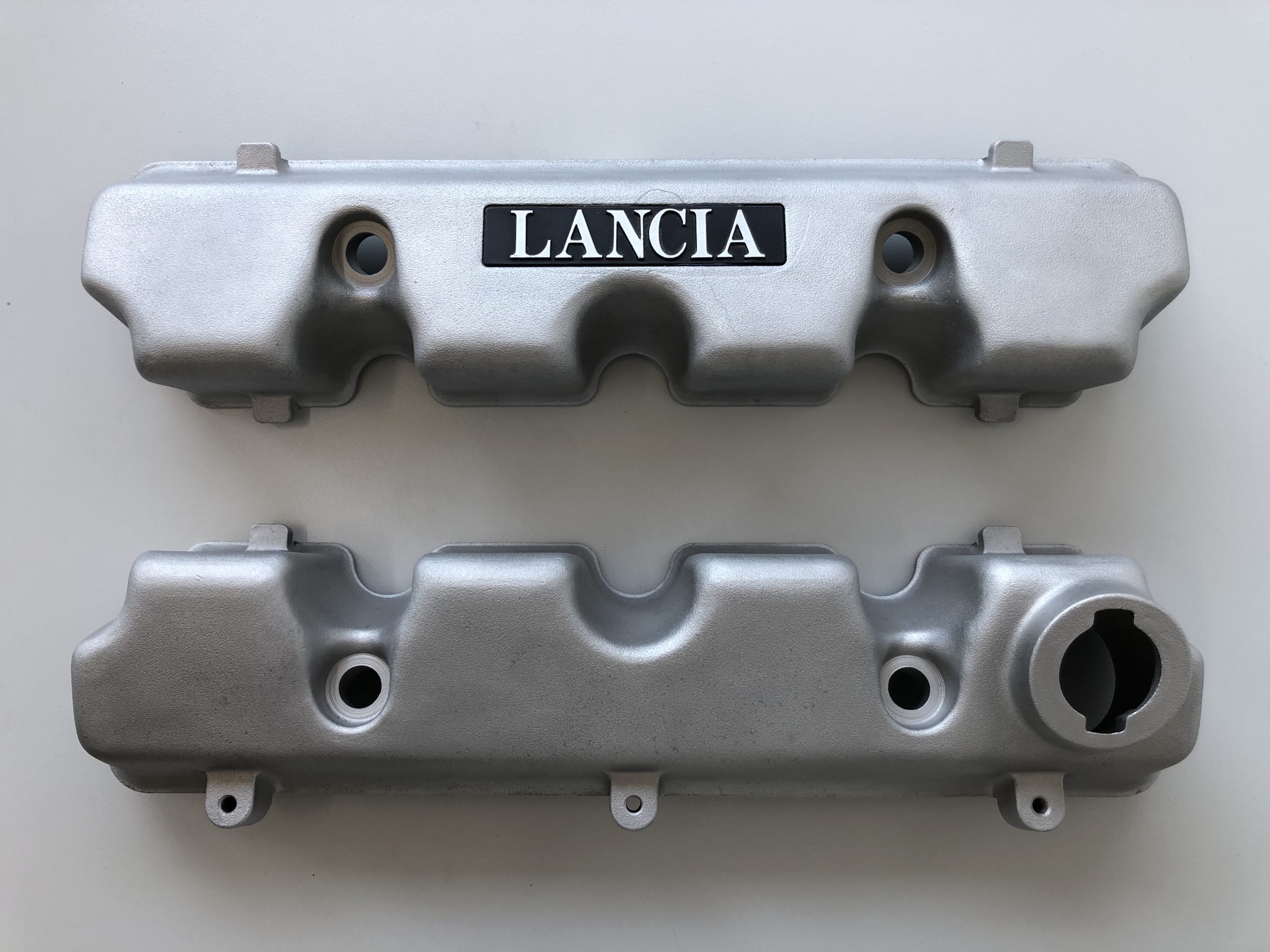 Ventildeckel Lancia Delta Integrale 8V ohne Kat gebraucht, ultraschall-gereinigt, glasgestrahlt, überarbeitet und verpackt.